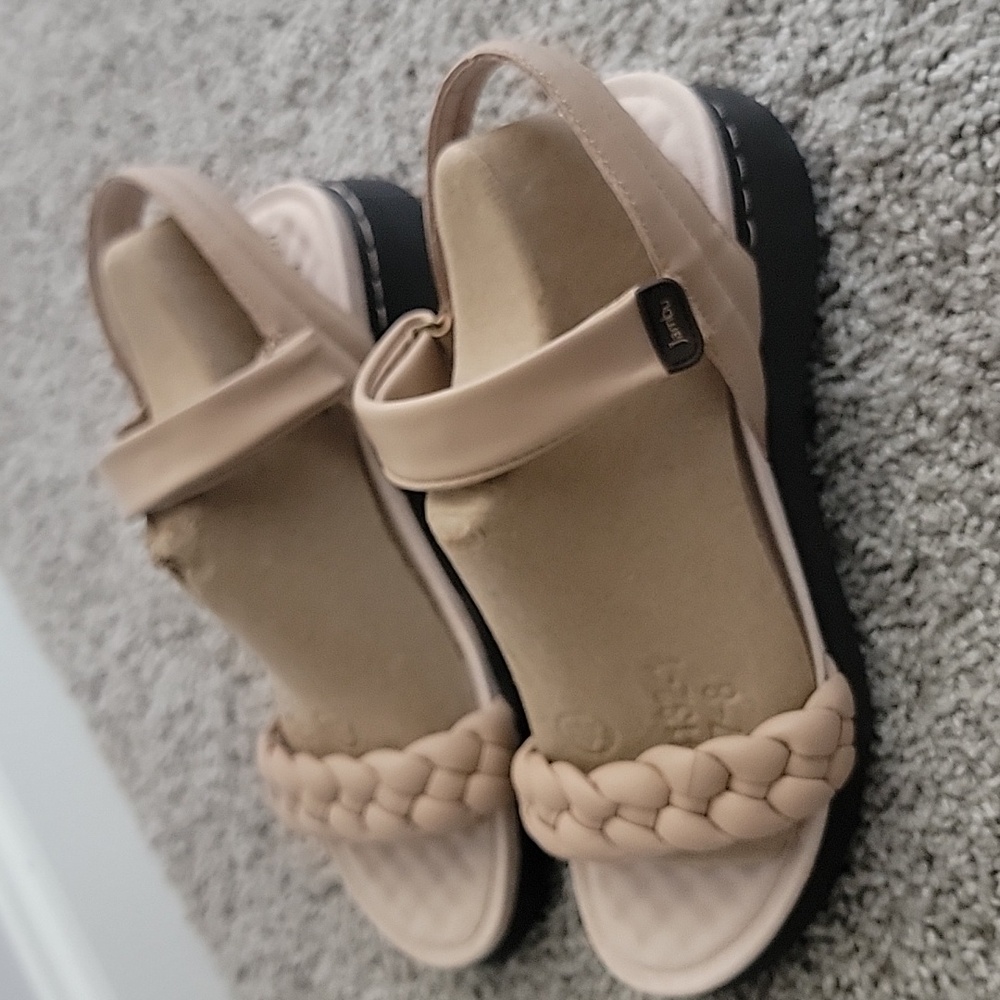 Jambu Women's Beige Sandals